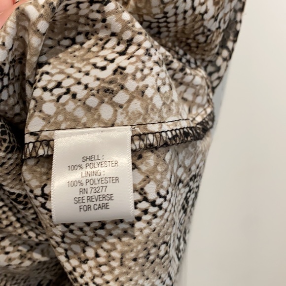 Snake skin print pull over blouse - Picture 6 of 6